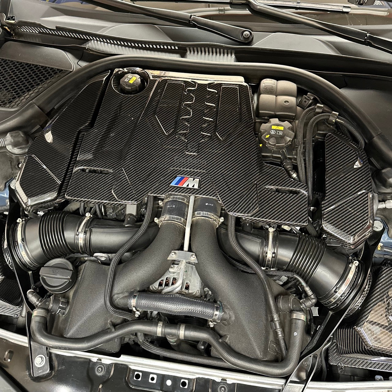 CarBahn Carbon Fiber Engine Side Covers BMW M5/M8 F90 F91 F92 F93