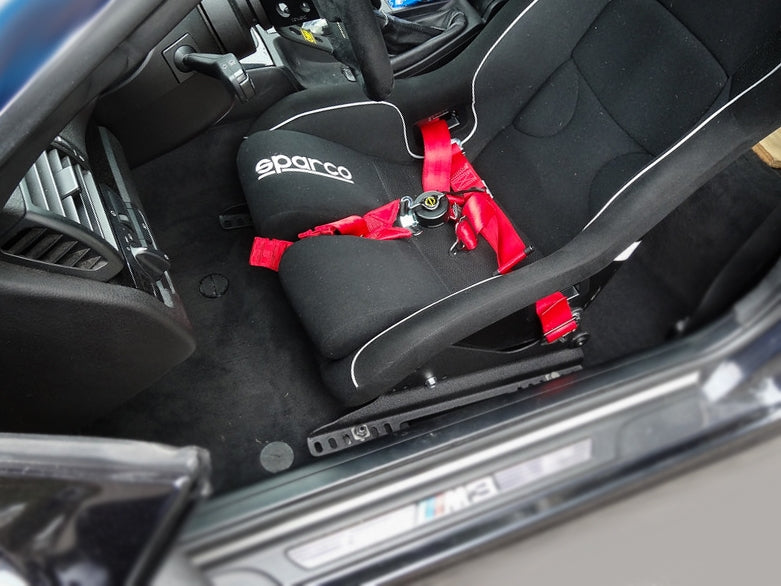 R-9251 Passenger Seats Between 440mm to 427mm wide at mount point
